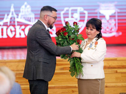 Сотрудников нотариата наградили в Пскове