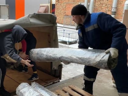 Общественная приемная «Единой России» передала женщинам более 500 погонных метров ткани для пошива необходимых изделий