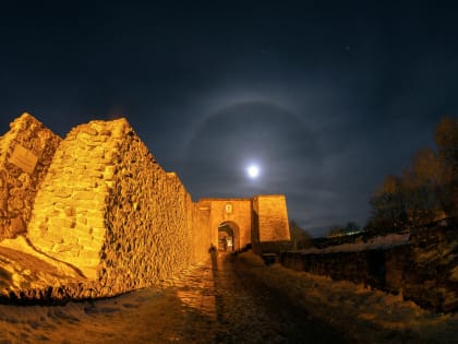 Фотограф-любитель опубликовал фото гало вокруг Луны
