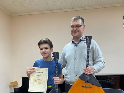 Мастер-класс по игре на балалайке и концерт Олега Пискунова прошёл в колледже искусств