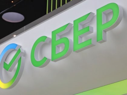 Россияне стали чаще продавать доллары и евро