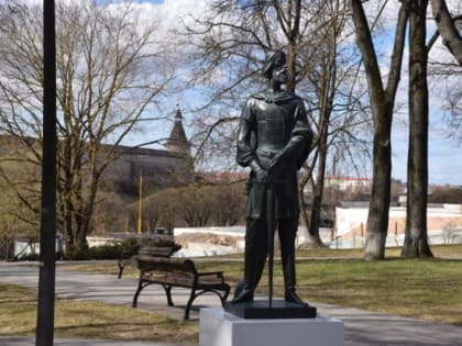«Примерка» памятника Довмонту на месте установки состоялась в Пскове