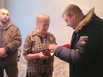 Орден Мужества вручили матери погибшего в ходе СВО великолучанина