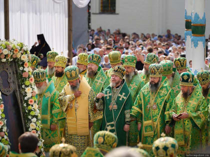Патриарх Кирилл вручил памятную панагию митрополиту Тихону
