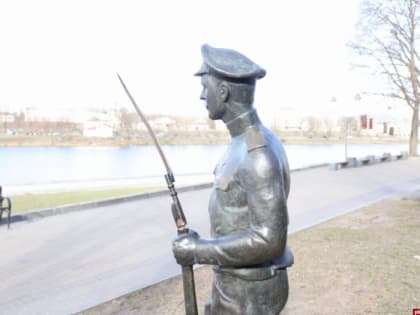 Памятник солдату Первой Мировой войны вновь повредили в Пскове
