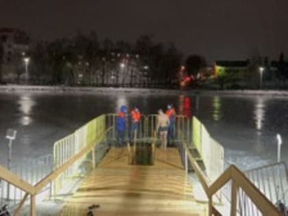 В Великих Луках проходят Крещенские купания