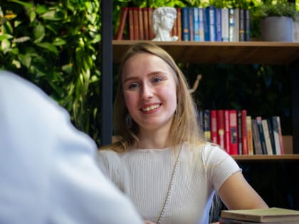 Елизавета Славятинская и Сергей Брель стали ведущими «Букбара» в псковском «Лофте»