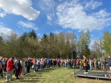 Команды областного Собрания и Молодежного парламента приняли участие в городском субботнике