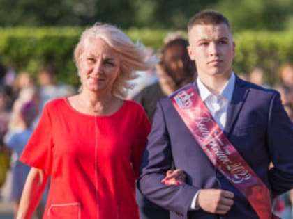 Большой фоторепортаж: В Великих Луках прошел праздник для выпускников «Бригантина»