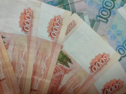 Путин поручил повысить МРОТ с опережением темпов роста инфляции