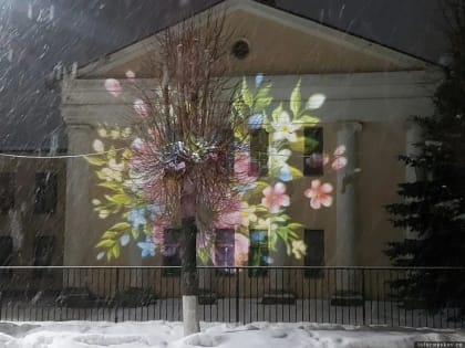 ФОТОФАКТ В Новосокольниках «расцвело» дерево