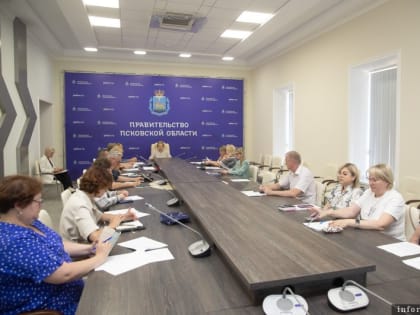 Профилактику опасных заболеваний обсудили в правительстве Псковской области