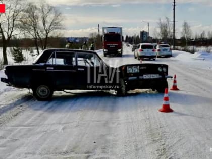 Автомобиль  «Ауди» вылетел в кювет в Дедовичах, пострадал человек