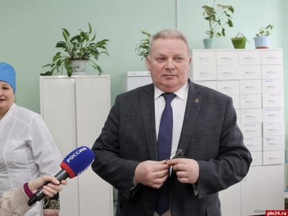 Условия хранения лекарств на продажу проверил Игорь Дитрих в Новохованском ФАПе