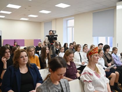 Учить, учиться и творить: в Пскове наградили творческих педагогов и школьников