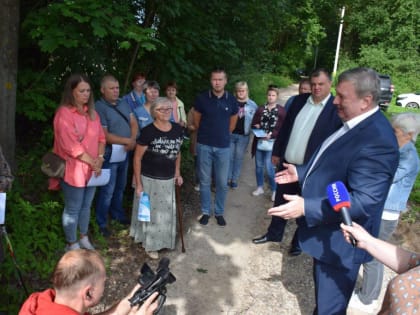 Подомовой обход и встречу с жителями деревни Лухново провели представители «Газпром межрегионгаз Псков» и «Единой России»
