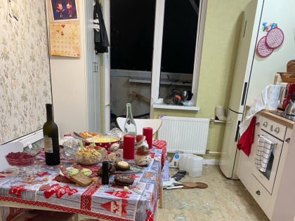 Петарда влетела в балкон жилого дома в Санкт-Петербурге