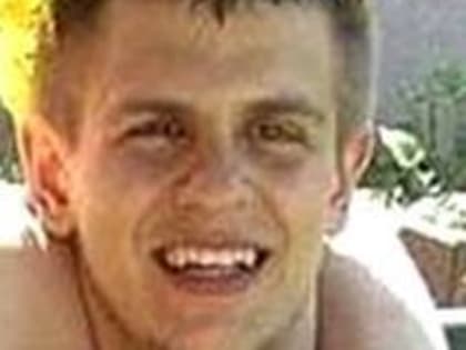 Молодого человека в куртке Nike разыскивает псковская полиция