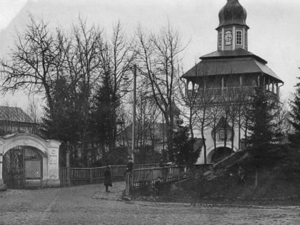 В монастырском музее-гостинице в Печорах установят воссозданные по фотографиям двери