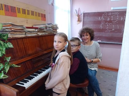 Красногородцы посетили мастер-классы преподавателей Псковского колледжа искусств