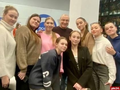 Студенты псковского колледжа искусств побывали на творческой встрече с Михаилом Турецким