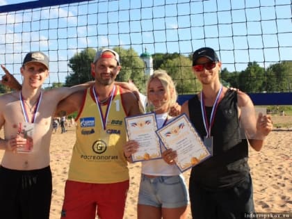 В Пскове состоялся турнир по парковому волейболу