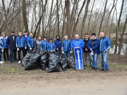 Единороссы Великих Лук дали старт своему участию в весеннем месячнике по благоустройству