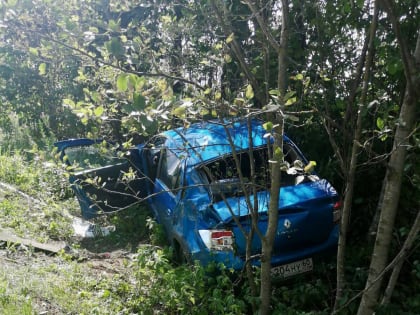 Женщина пострадала в результате опрокидывания автомобиля в Великолукском районе