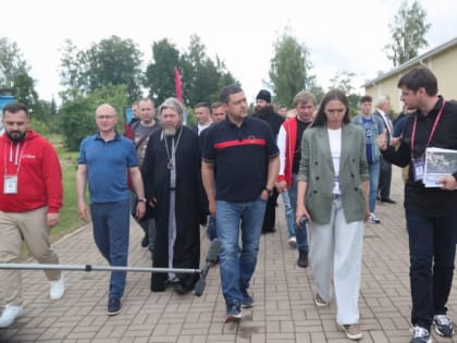 Сергей Кириенко, Михаил Ведерников и митрополит Тихон открыли второй форум «Истоки»