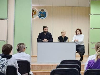 Работодатели встретились со студентами медколледжа в Великих Луках
