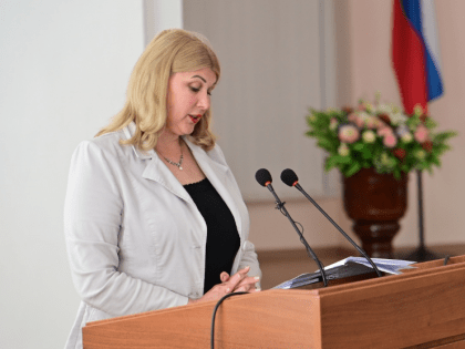 С докладом по теме исполнения муниципального бюджета выступила начальник финуправления Наталья Дмитриева