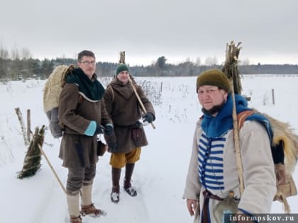 Псковские реконструкторы отправились в средневековый поход