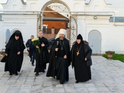 Митрополит Псковский и Порховский Тихон совершил Божественную литургию в Спасо-Казанском Симанском монастыре города Острова