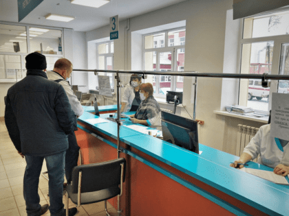 Специальную соцвыплату начали получать медработники Псковской области