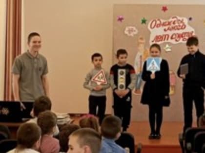 В Великолукской школе-интернате прошло занятие по правилам дорожного движения