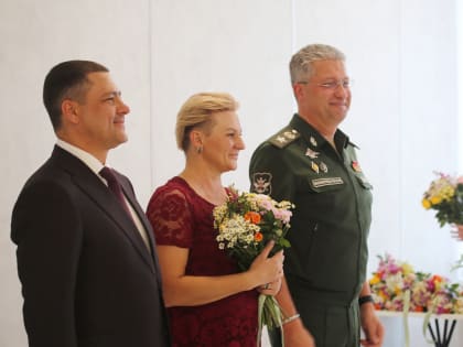 Более 40 медиков наградили в Псковской области