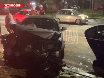 Три человека пострадали после ночного ДТП в Пскове