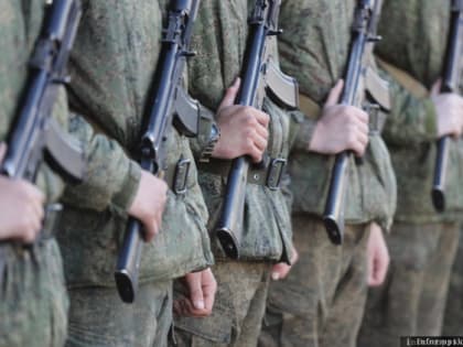 В России предложили запретить рекламу фирм, помогающих в уклонении от армейской службы