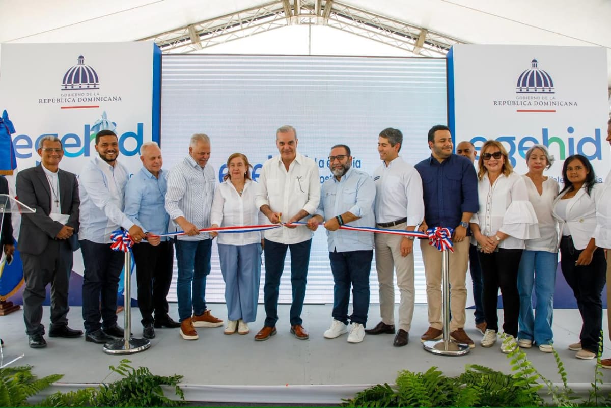 Imagen para: Luis Abinader abre la nueva arteria que enlaza Tavera y Jarabacoa