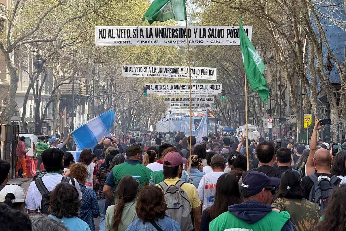 Imagen para: Protestas universitarias en Argentina amenazan la innovación tecnológica en la educación pública