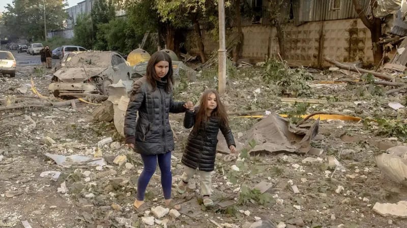 Masiva Ofensiva Rusa en Ucrania: 18 Muertos y Escalada sin Precedentes