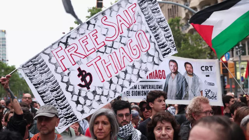 Imagen para: Capturados dos activistas de la flotilla de ayuda a Gaza: la respuesta de Israel y las repercusiones internacionales