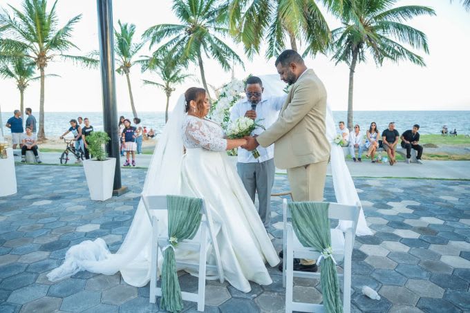 Imagen para: Dos bodas en el malecón: el renacer social de la costa dominicana