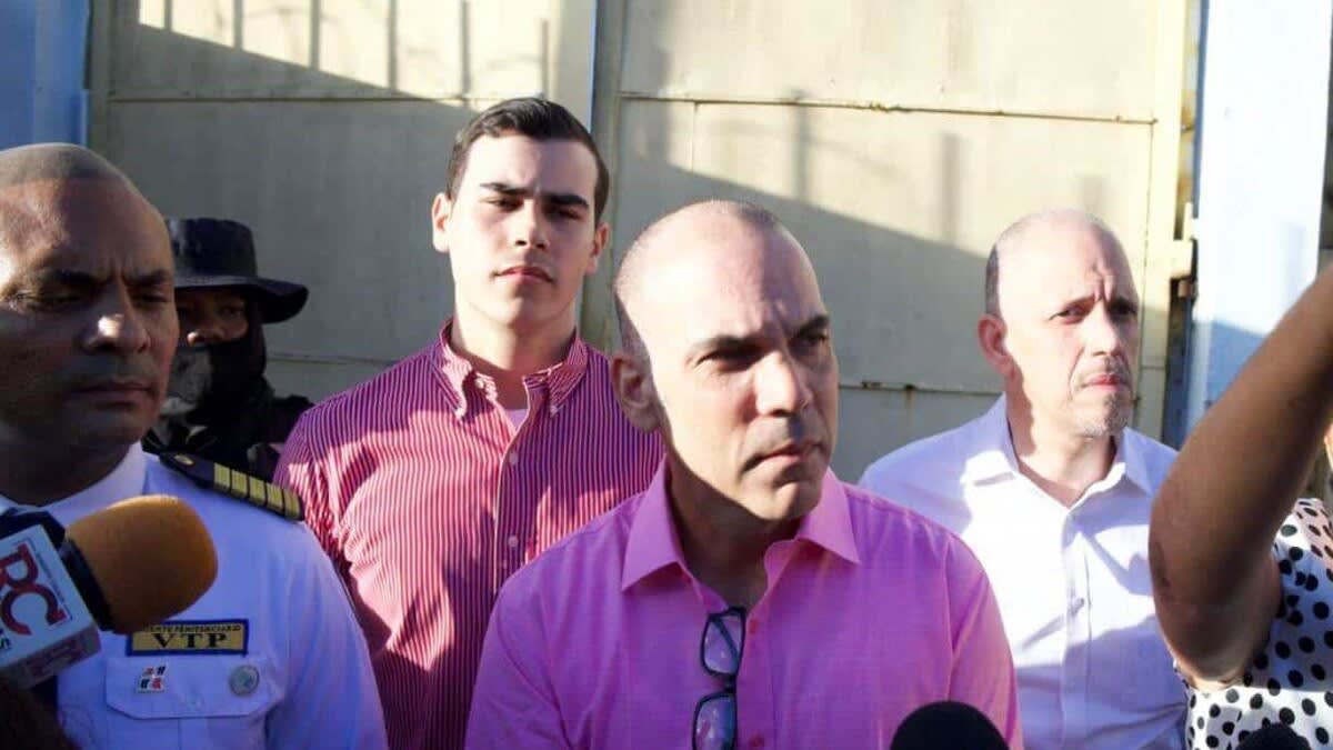 Imagen para: Mario Redondo Llenas sale del penón tras 30 años tras el asesinato de José Llenas Aybar