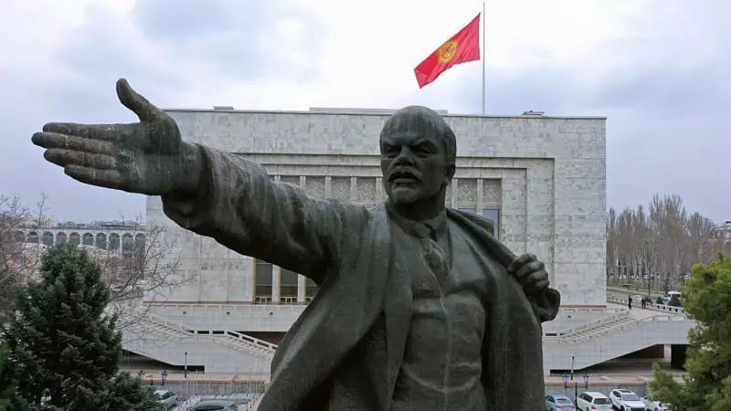 Bishkek: La Controversial Demolición de su Legado Arquitectónico Soviético
