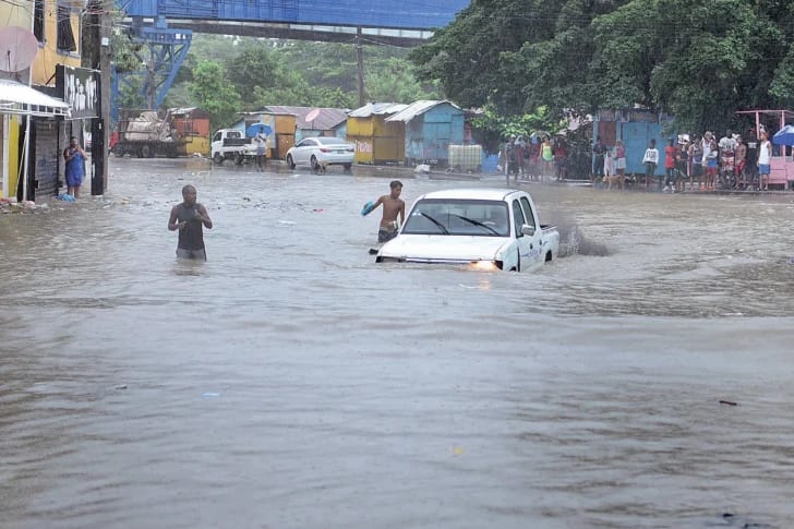 Imagen para: Alerta amarilla sube a 11 provincias mientras 12 se mantienen verdes: ¿Qué significa para la Costa Dominicana?