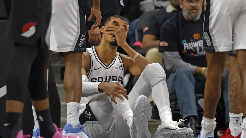 Portland y los Sixers se agigantan de visitantes e igualan sus series ante San Antonio y Boston