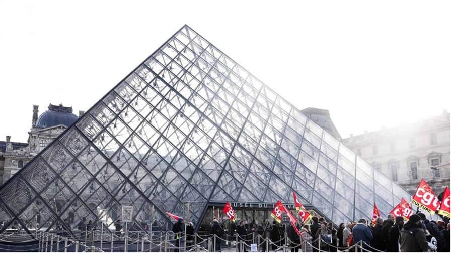 El Louvre en crisis: ¿Se cae el templo del arte mientras la Mona Lisa agoniza?