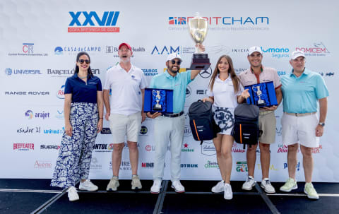 Alma y Núñez alzan la Copa Británica de Golf