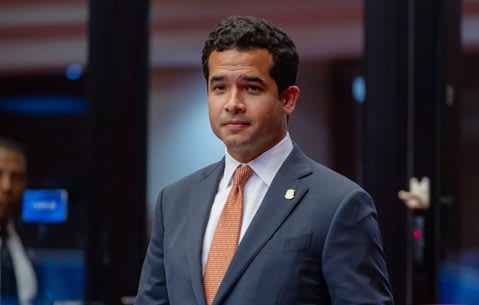 Senador Fernández clava la lupa a reforma policial